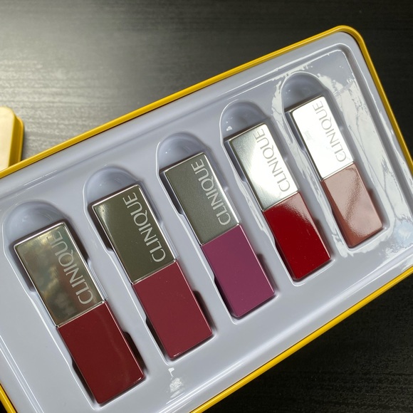 CLINIQUE TRAVEL EXCLUSIVE 5PC Lipstick gift set - Picture 2 of 6